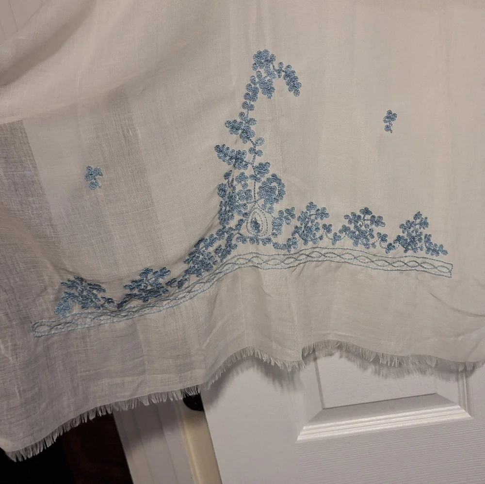 Off-White Scarf w/ Detailed Light Blue Flowers